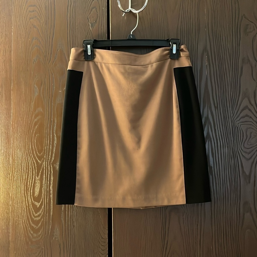 Kenar black/tan mini, pencil skirt. Size 4.
